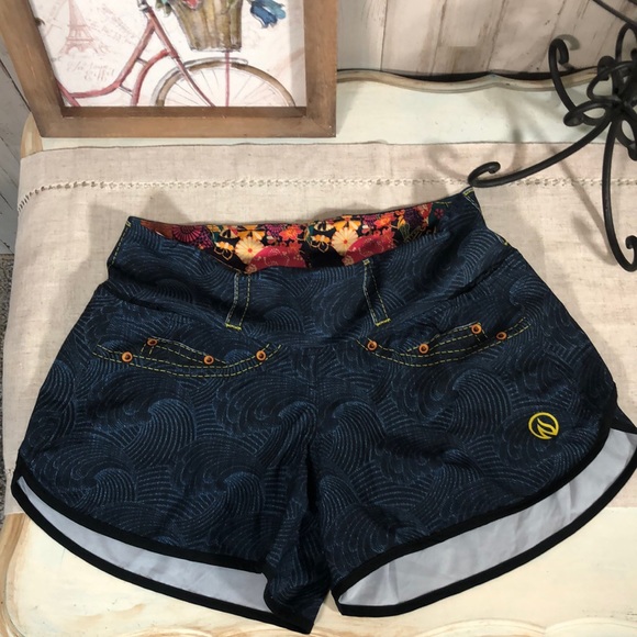 INKnBURN Pants - NWOT INKnBURN Running Shorts in Denim Print Size 12